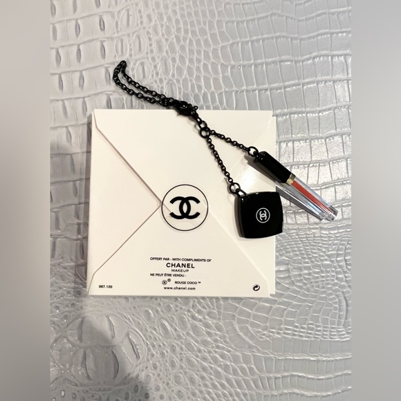 CHANEL CC Rouge Coco Gloss Key / Bag Charm Authentic - Picture 2 of 8